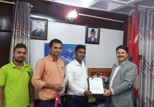 स्थानीय तह स्वास्थ्यकर्मी सञ्जालले स्वास्थ्य राज्यमन्त्रीलाई बुझायो ५ बुँदे माग