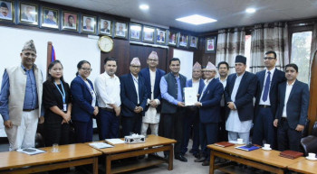 विद्यालय तहको स्वास्थ्य विषयको पाठ्यक्रम परिमार्जनका लागि मन्त्रालयद्वारा प्रतिवेदन हस्तान्तरण