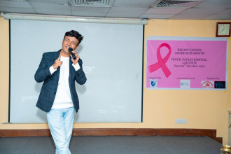 पाटन अस्पतालमा जब हेमन्त शर्माले  गाए - 'मेरो अरु को नै छर डक्टर…'