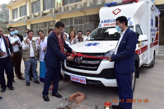 लुम्बिनी प्रादेशिक अस्पतालले संचालनमा ल्यायो  'ए' ग्रेडको एम्बुलेन्स