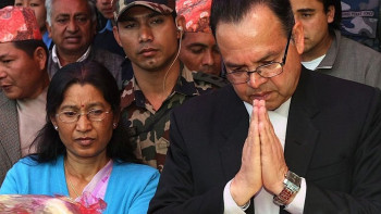 बोल्न र खान थालिन् झलनाथ पत्नी चित्रकार