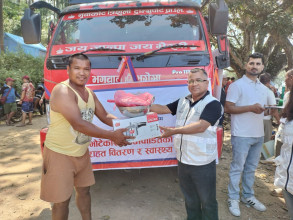 नेपाल चिकित्सक संघ र युएसभी फार्माद्वारा बाढीविस्थापित १५३ परिवारलाई राहत सामग्री वितरण