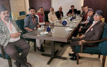 चिकित्सक संघका पदाधिकारी  र भारतको नेशनल हेल्थ सिस्टमका प्रतिनिधिबीच छलफल