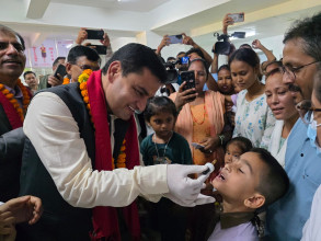 बालबालिकाको प्रतिरक्षा क्षमता बढाउने ‘स्वर्णप्राशन’ कार्यक्रमको मन्त्री पौडेलले गरे शुभारम्भ