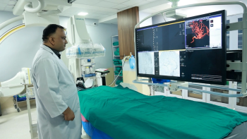 केएमसीमा  मस्तिष्कको अवरुद्ध नसा चिरफारबिनै खोलियो
