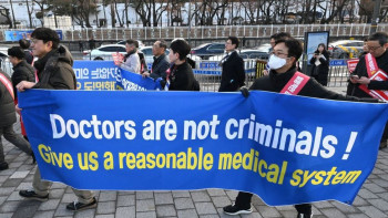 दक्षिण कोरियाको चिकित्सक सङ्गठन दियो- अप्रिल २५ मा राजीनामा दिन थाल्ने र स्वास्थ्य सेवा प्रणाली ‘ध्वस्त’ हुनसक्ने चेतावनी