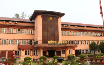 सर्वोच्चको अल्पकालीन आदेशः लुम्बिनी प्रादेशिक अस्पतालका मेसु ढकाललाई तत्काल काममा रोक लगाउनू