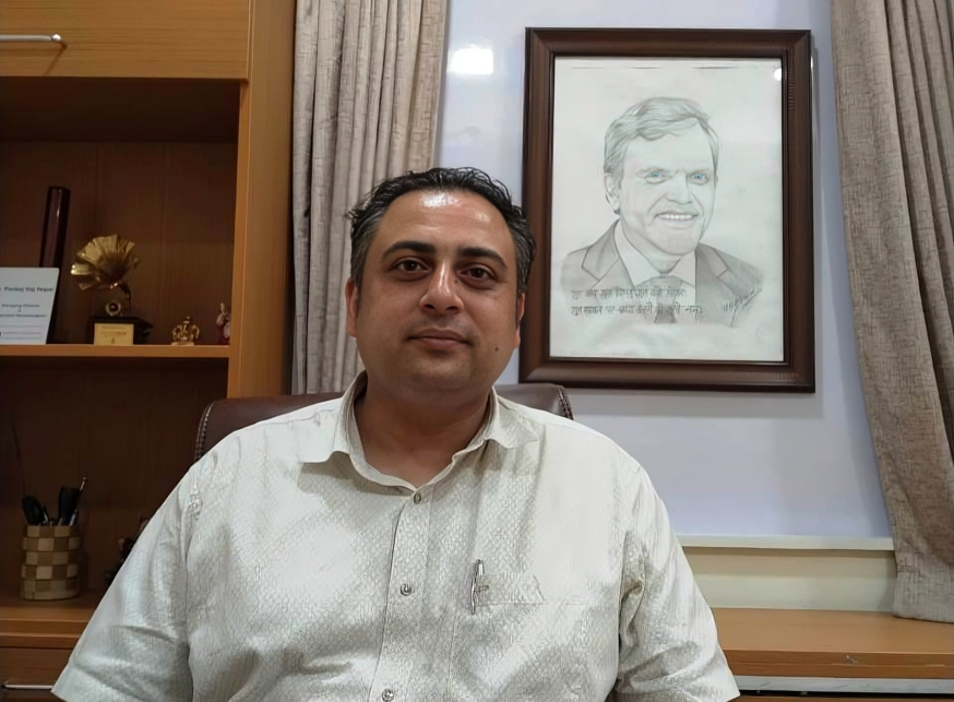 डा देवकोटाको प्रेरणाले न्युरोसर्जन बनेका डा पंकजराज नेपाल, भन्छन्- पेरीफेरीमा न्युरोसर्जरी सेवा पुर्‍याउन विराटनगर आइपुगेको हुँ