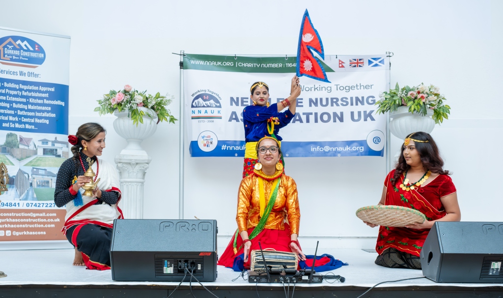 artistes_dancing_Nepal_flag-1787661738.jpg